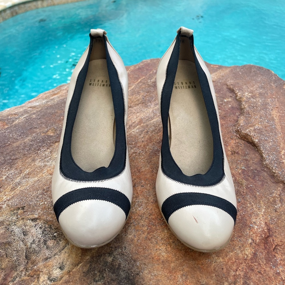 Stuart Weitzman Women's Cream and Black Trim Pumps